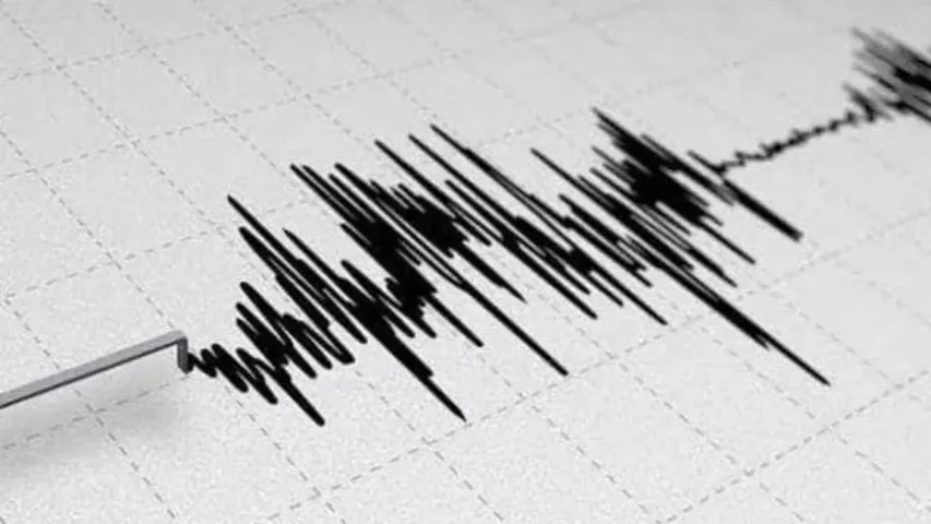 Earhquake In Telagana: వరంగల్‎లో భూకంపం..ఇళ్లలో నుంచి బయటకు పరుగులు తీసిన జనం..!!