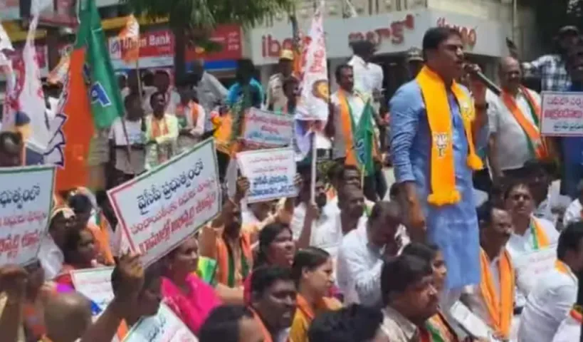 రాష్ట్ర వ్యాప్తంగా సర్పంచ్‌ లు ఉత్సవ విగ్రహాలుగా మారారు!