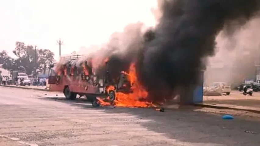 Road accident: బస్సు, బైక్ ఢీ..రెండు దగ్ధం..ఒకరి మృతి!