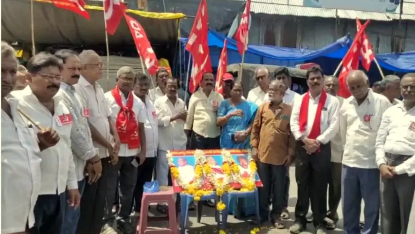 విద్యుత్ పోరాట అమరవీరులకు వామపక్షాల నివాళి... ఏలూరులో ధర్నా....!