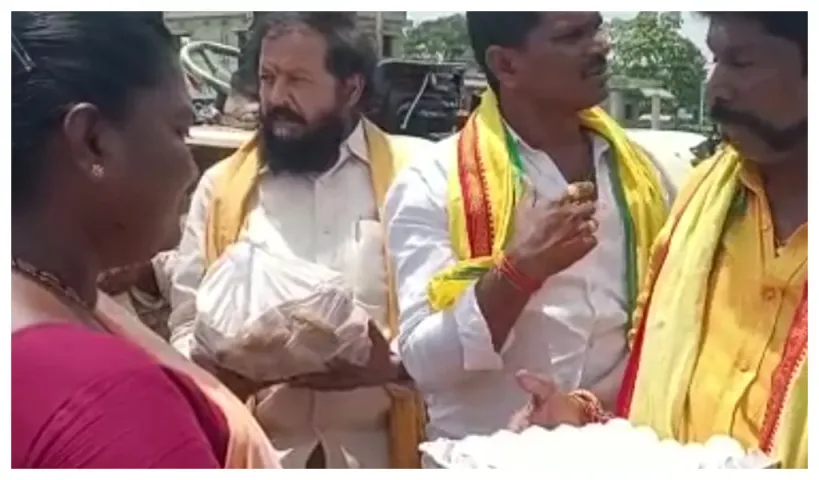 వరద బాధితులను పట్టించుకోరా..