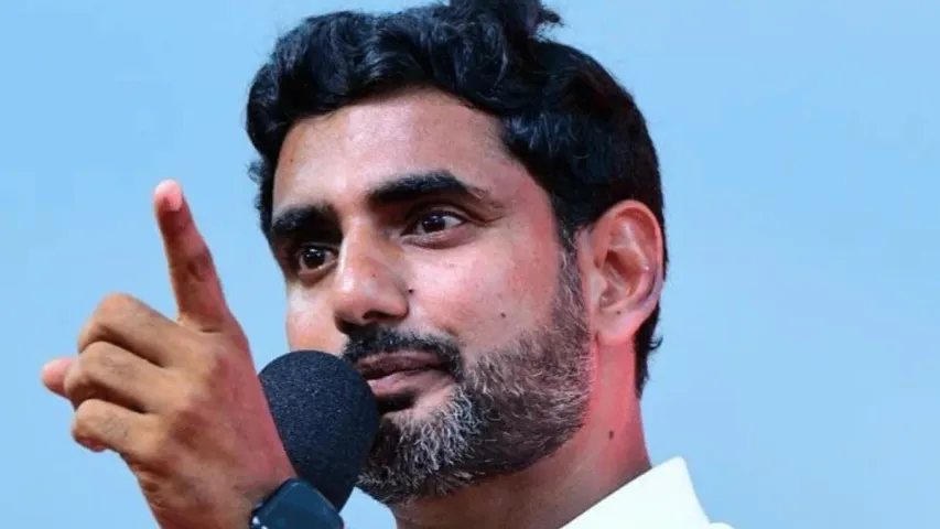 లోకేశ్‌ పాదయాత్ర వేళ వైసీపీ వర్సెస్‌ టీడీపీ ఫ్లెక్సీ ఫైట్‌..!
