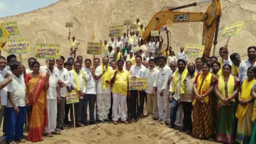 గోదావరిని అడ్డు పెట్టుకుని కోట్లు దోచేస్తున్నారు.... బుచ్చయ్య చౌదరి ఫైర్...!