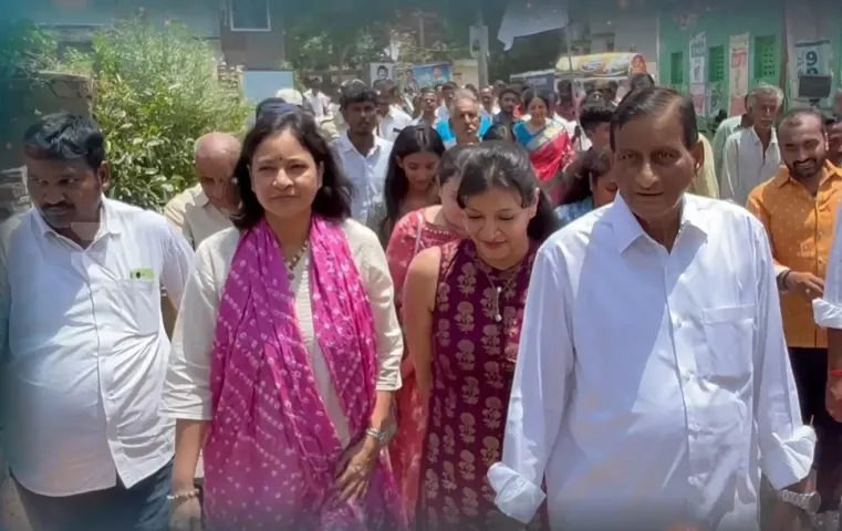 బుర్రిపాలెంలో సూపర్‌స్టార్ కృష్ణ విగ్రహావిష్కరణ