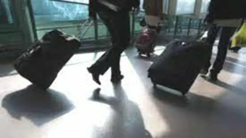 Indian Students Deported : తెలుగు విద్యార్థులకు షాక్..21మంది వెనక్కు పంపిన అమెరికా..!!