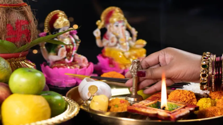 Vastu Tips : పూజాగదిలో ఈ వస్తువులు ఉంటే...లక్ష్మీదేవి మీ నట్టింట్లో ఉన్నట్లే..!!