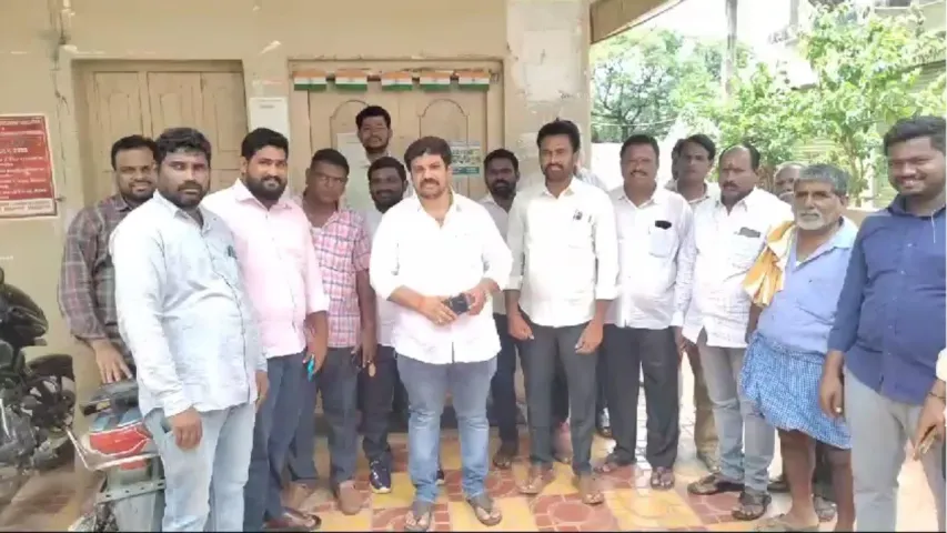 mulugu: బీజేపీలోకి మాజీ మంత్రి తనయుడు అజ్మీర ప్రహ్లాద్