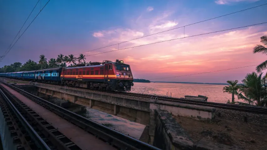 Indian Railways Record: లిమ్కా బుక్ ఆఫ్ రికార్డ్స్ లో ఇండియన్ రైల్వేస్.. ఎందుకంటే.. 