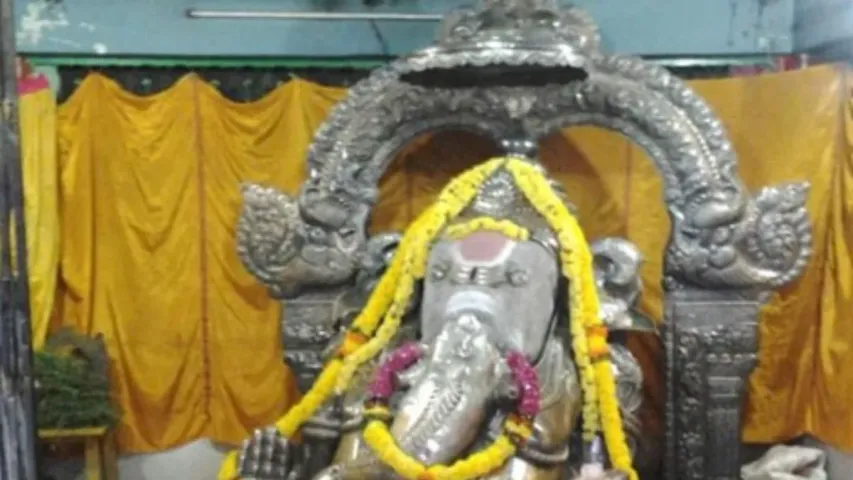 ఈ వినాయకుని చెవిలో చెబితే మీ కోరిక నెరవేరినట్లే..ఈ గుడి ఎక్కడ ఉందంటే!