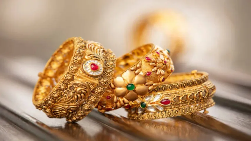 Gold Rates Today: మహిళలు గుడ్‎న్యూస్...భారీగా పతనమైన బంగారం, వెండి ధరలు..!