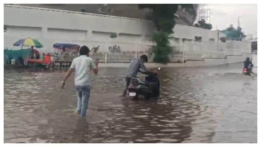 Heavy Rain in Hyderabad: హైదరాబాద్‌లో దంచికొట్టిన వర్షం..తెలంగాణకు ఎల్లో అలెర్ట్..!