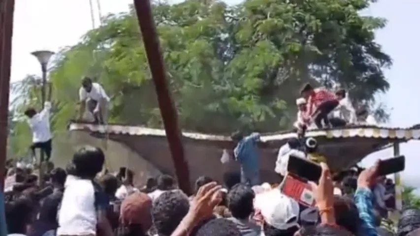 ఎయిర్‌షో చూసేందుకు వెళ్లారు..అయితే అక్కడ ఏం జరిగిందో తెలుసా..!!
