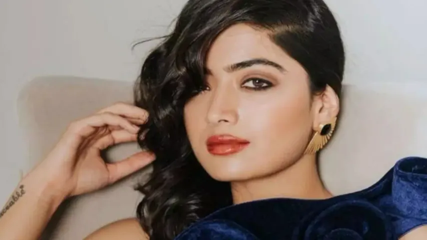 Rashmika: ఆ స్టార్‌ హీరోతో లిప్‌ లాక్‌..నెట్టింట్లో వైరల్..!!