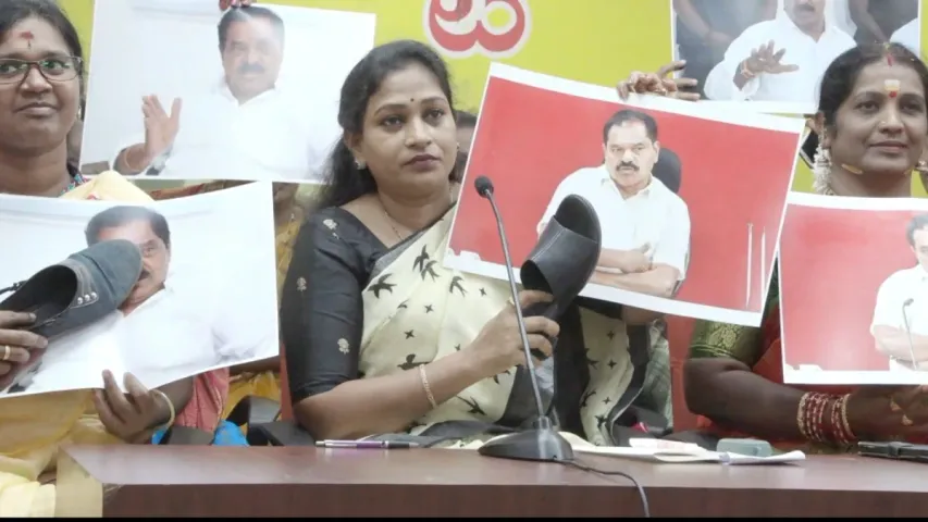 AP Elections: నారాయణస్వామిపై తెలుగు మహిళల ఆగ్రహం... క్షమాపణలు చెప్పాలని డిమాండ్