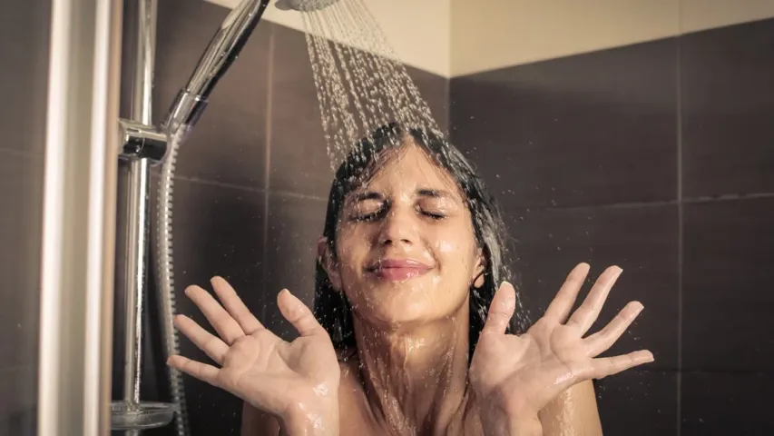 Health Tips: రోజూ చన్నీళ్లతో స్నానం చేస్తే ఆర్యోగానికి ఎన్ని ప్రయోజనాలు తెలుసా?!