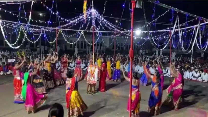 Watch Video: జైల్లో నవరాత్రి ఉత్సవాలు.. దాండియా ఆడిన మహిళా ఖైదీలు..