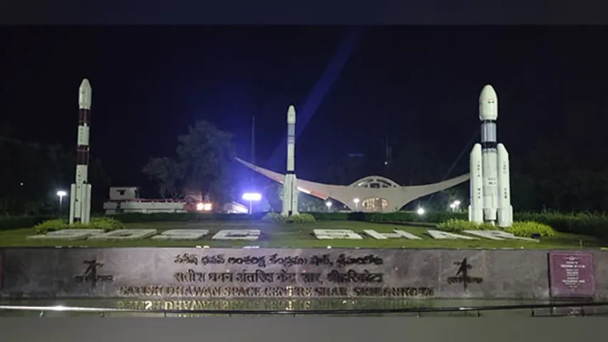 ISRO: విద్యార్ధులకు ఇస్రో బంపర్ ఆఫర్...అస్సలు మిస్ అవ్వద్దు.