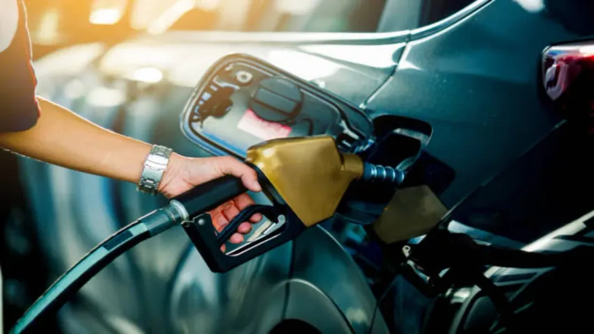 Petrol-Diesel: వాహనదారులకు బిగ్ షాక్.. 3 రూపాయలు పెరిగిన పెట్రోల్, డీజిల్ ధరలు!