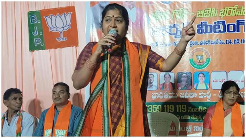 TS Politics: కేటీఆర్ కుట్రతో నా సోషల్ మీడియా ఖాతాలు హ్యాక్.. రాణి రుద్రమ సంచలన ఆరోపణలు