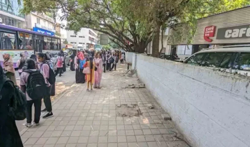 Bus stop chori: అసెంబ్లీకి దగ్గరలో ఉన్న బస్‌ స్టాప్‌ చోరీ..ఎలా ఎత్తుకెళ్లారో తెలుసా?
