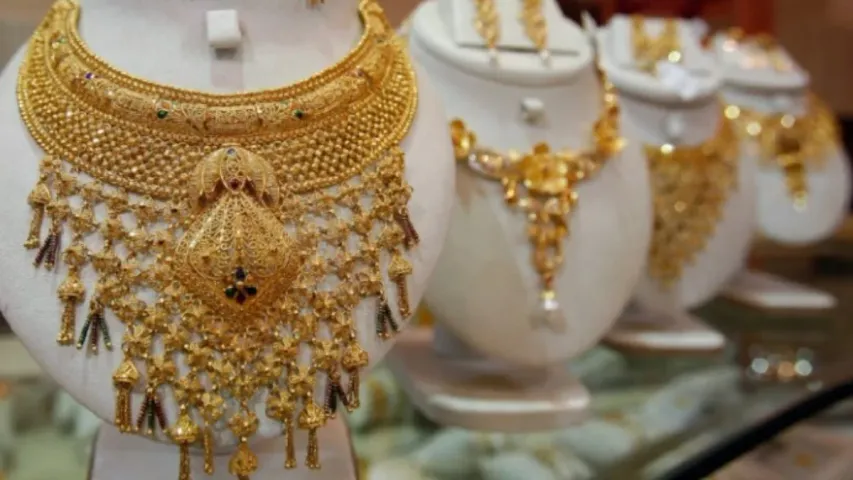 Gold Price Updates: బాగా తగ్గిన బంగారం ధర.. కొనాలా? మరికొన్ని రోజులు ఆగాలా?
