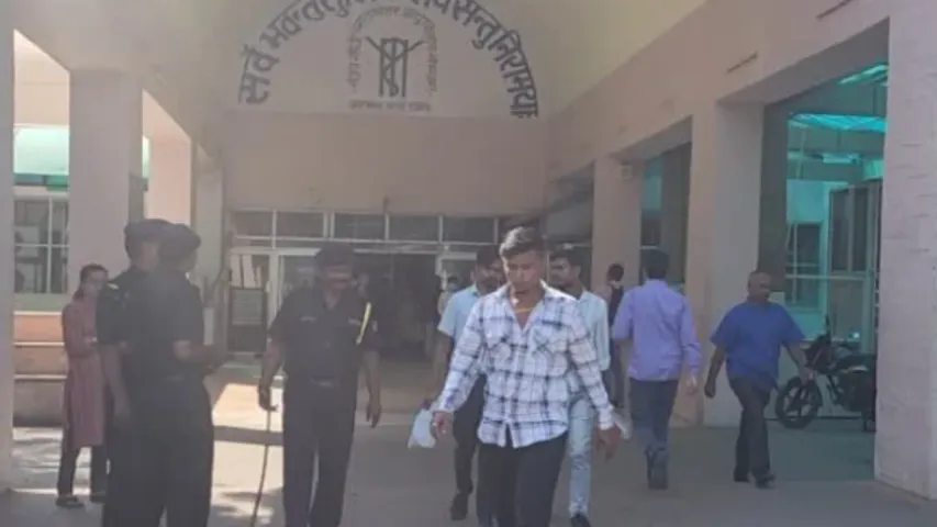 రాజకీయ నాయకుడి కొడుకుకే ఆసుపత్రిలో బెడ్‌ లేదు..ఇక సామాన్యుల సంగతేంటి?