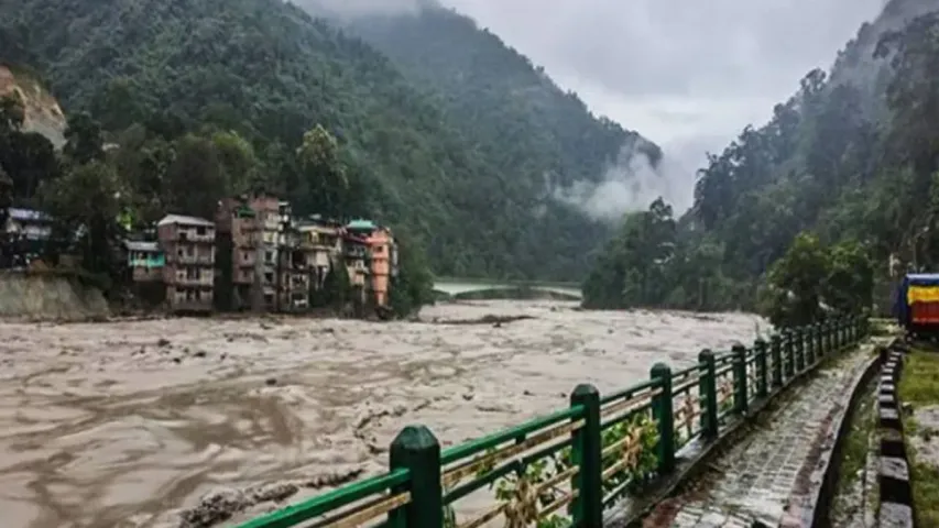 Sikkim: ఆ సరస్సు ఎప్పుడైనా తెగిపోవచ్చు..మూడు జిల్లాలకు హెచ్చరిక!