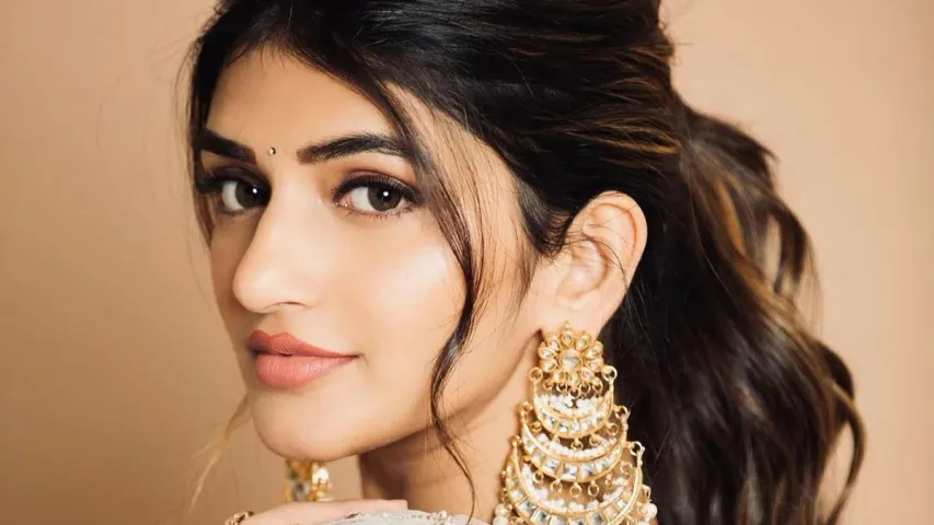 Sreeleela: అతడితోనే నా ఫస్ట్ లిప్ లాక్.. శ్రీలీల హాట్ కామెంట్స్.!