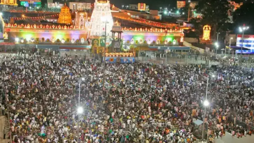 TTD: తిరుమలలో కొనసాగుతున్న భక్తుల రద్దీ..శ్రీవారి దర్శనానికి 18 గంటల సమయం!