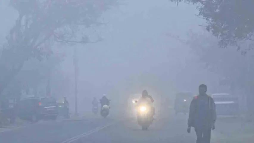 Weather: తెలుగు రాష్ట్రాలను వణికిస్తున్న చలి.. రహదారులను కమ్మేస్తున్న పొగమంచు..