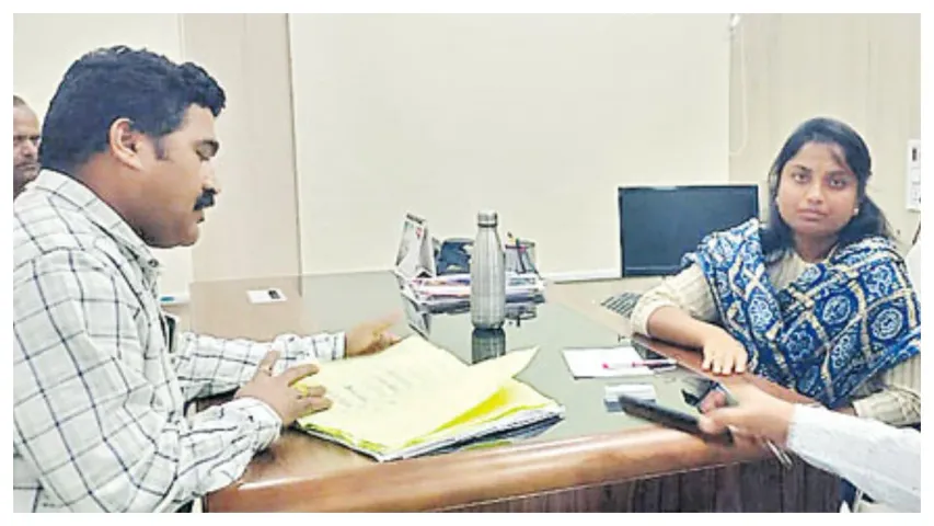 లంచం తీసుకుంటూ ఏసీబీకి చిక్కిన జనగామ మున్సిపల్‌ కమిషనర్‌