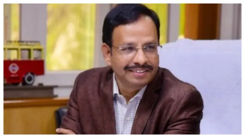ఫోన్‌ మైకంలో ఉంటే ఇలాంటి ఘటనలే జరుగుతాయి.. వైరల్ అవుతున్న సజ్జనార్ వీడియో