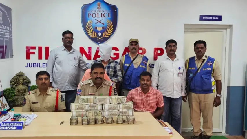 Telangana Crime: వాట్సాప్ స్టేటస్ పెట్టాడు..45 లక్షలు గోవిందా..జాగ్రత్తగా ఉండాలంటున్న పోలీసులు