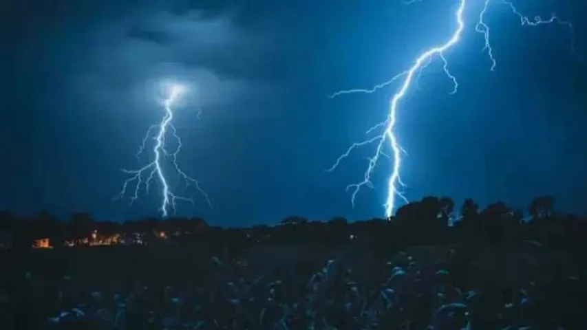Unseasonal rains: అకాల వర్షాలు.. పిడుగుపాటుకు గురై 20 మంది మృతి..