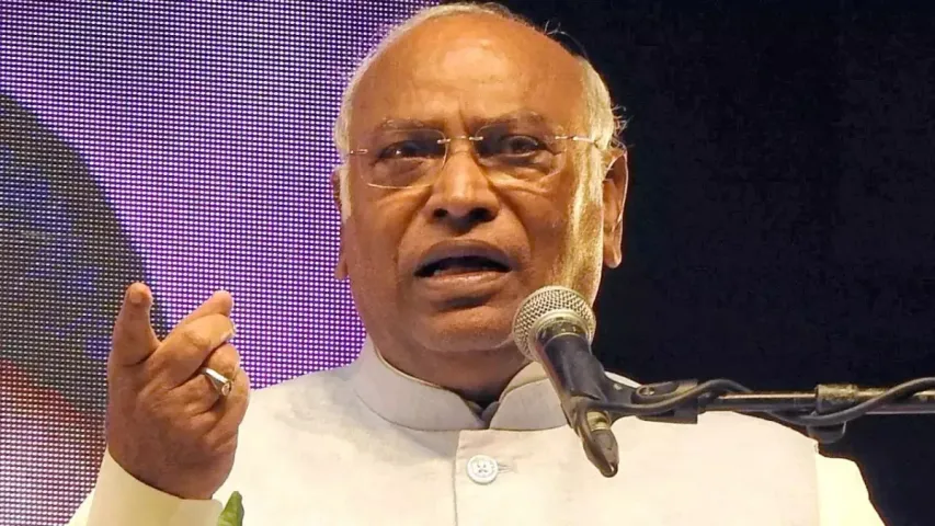 TS Elections 2023: ఇక కేసీఆర్ ఫామ్‌ హౌస్‌లోనే ఉంటాడు... ఖర్గే చురకలు!