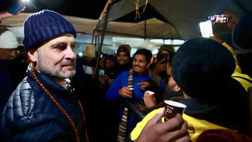 Rahul Gandhi: కేదార్‌నాథ్‌లో భక్తులకు 'టీ' అందించిన రాహుల్ గాంధీ.. ఫొటోలు వైరల్