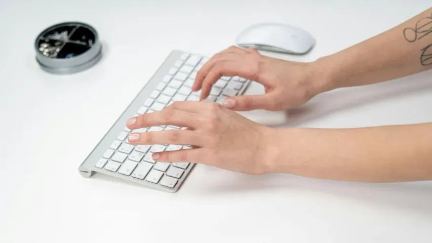 White Nails Tips: గోర్లు తెల్లగా కావాలంటే ఇలా ట్రై చేయండి