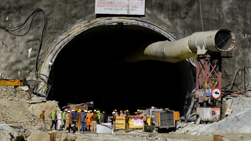 Tunnel Collapse: సొరంగం కూలిన ఘటన.. ఆగిన సహాయక చర్యలు..