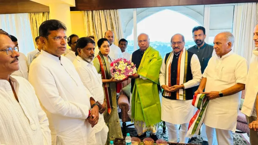 BREAKING: కాంగ్రెస్‌లో చేరిన విజయశాంతి