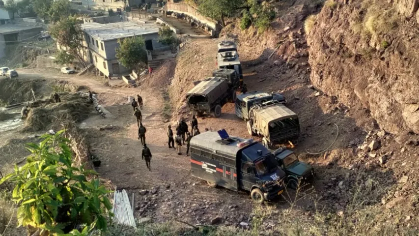 Poonch Terrorist Attack : ఆర్మీ వాహనాలపై ముష్కరుల కాల్పులు..తిప్పి కొట్టిన జవాన్లు..!!