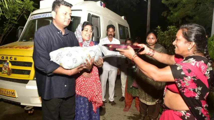 ప్రభుత్వ ఆసుపత్రిలో జిల్లా కలెక్టర్ సతీమణి డెలివరీ