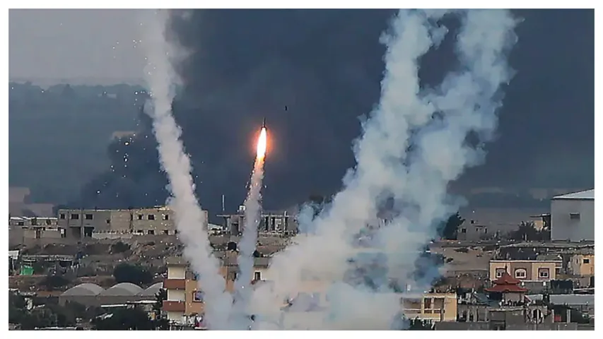 Israel-Hamas War : ఇజ్రాయెల్ మీద క్షిపణి దాడి.. భారతీయుడి మరణం