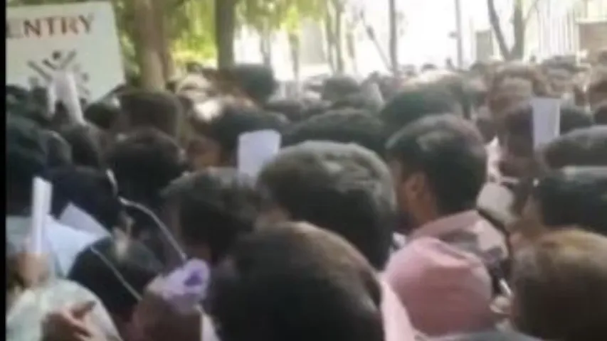 Job interview: ఒక్క ఉద్యోగానికి పోటెత్తిన నిరుద్యోగులు..హైదరాబాద్ లో పరిస్థితి ఇది..!