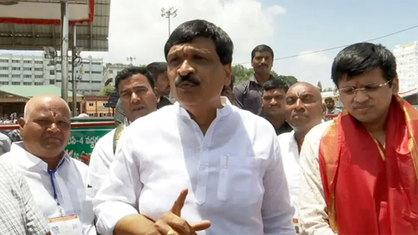 మైనంపల్లి హన్మంతరావు, రోహిత్ కు షాక్.. రంగంలోకి ఈసీ !