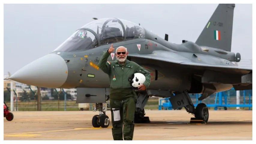 Prime minister Modi:తేజస్ యుద్ధ విమానంలో ప్రయాణించిన ప్రధాని మోదీ.