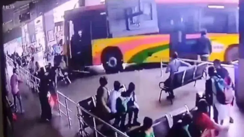 Vijayawada Bus accident: మానవ తప్పిదం వల్లే విజయవాడ బస్సు ప్రమాదం!