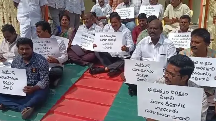 టీడీపీ మాజీ మంత్రి దేవినేని ఉమా హౌస్ అరెస్ట్