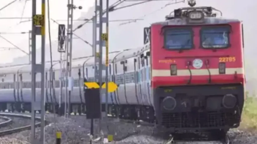 Indian Railways Alert: దీపావళికి ట్రైన్ లో ఉరెళ్తున్నరా?.. అయితే ఈ విషయం తప్పక తెలుసుకోండి!