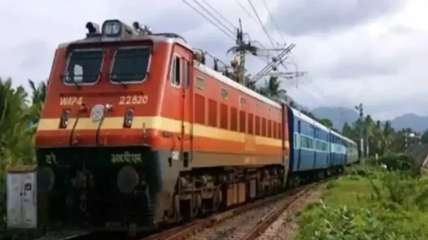 Railway : వేసవి సెలవులకు గుడ్‌న్యూస్‌ చెప్పిన రైల్వేశాఖ