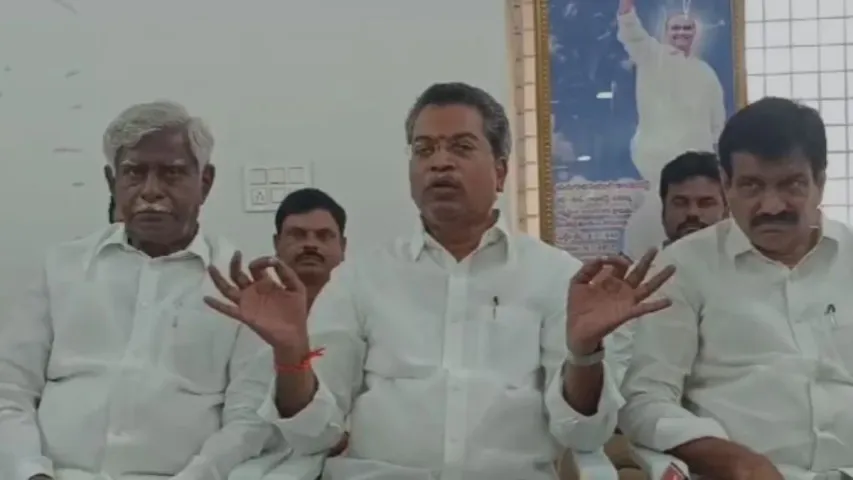 మాజీ మంత్రి శవాల మీద పేలాలు ఏరుకునే వ్యక్తి ..నిప్పులు చెరిగిన వైసీపీ ఎమ్మెల్యే